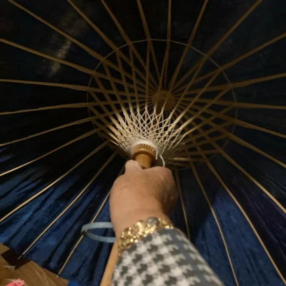 Silk Thai blue parasol/umbrella - Picture 13 of 16